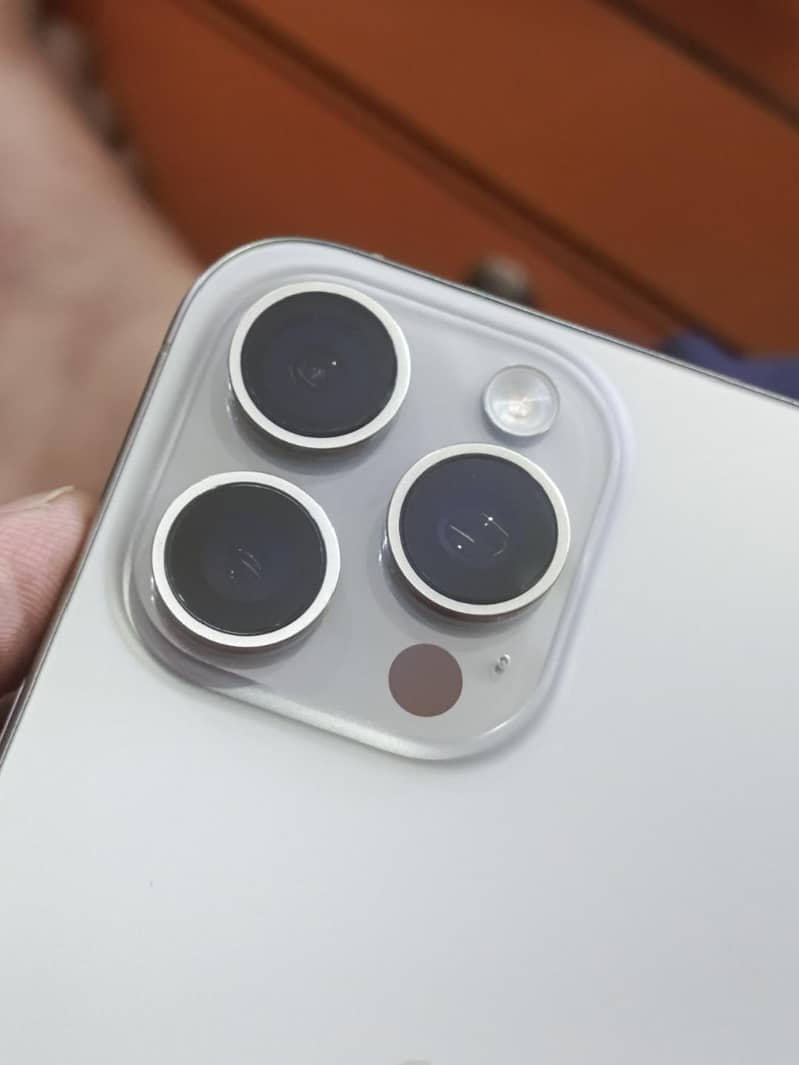 Apple iPhone 15 Pro Max 2