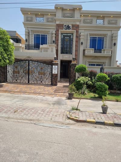 A luxurious/ beautiful house in Wapda Town E Block for sale