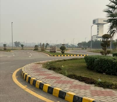 DHA Phase 8 - Block Z4 Residential Plot Sized 5 Marla For sale