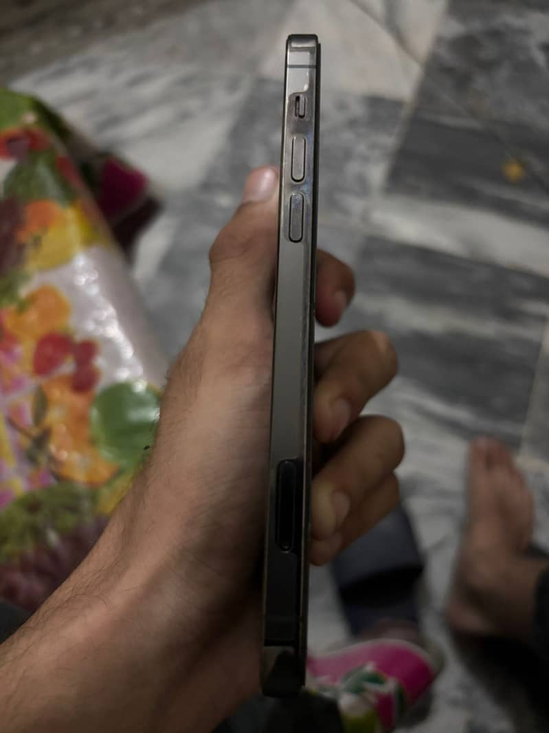 Apple iPhone 12 Pro 2