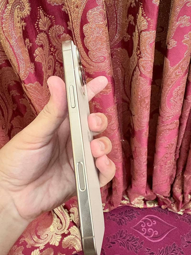 Apple iPhone 16 Pro Max 3