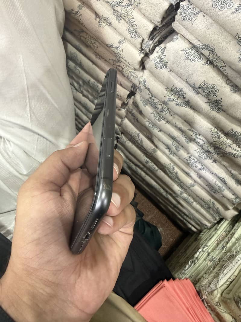 Apple iPhone 11 4