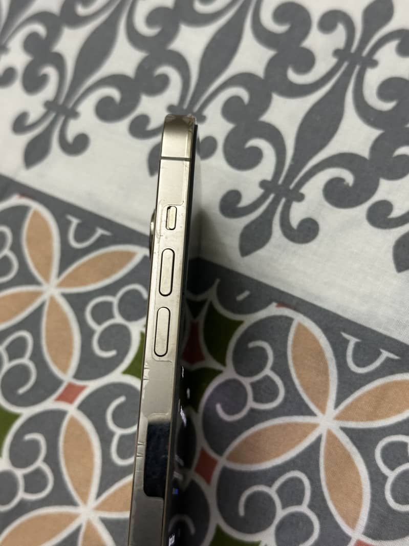 Apple iPhone 14 Pro 1