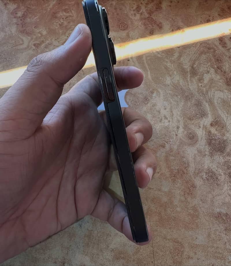 Apple iPhone 14 Pro 2