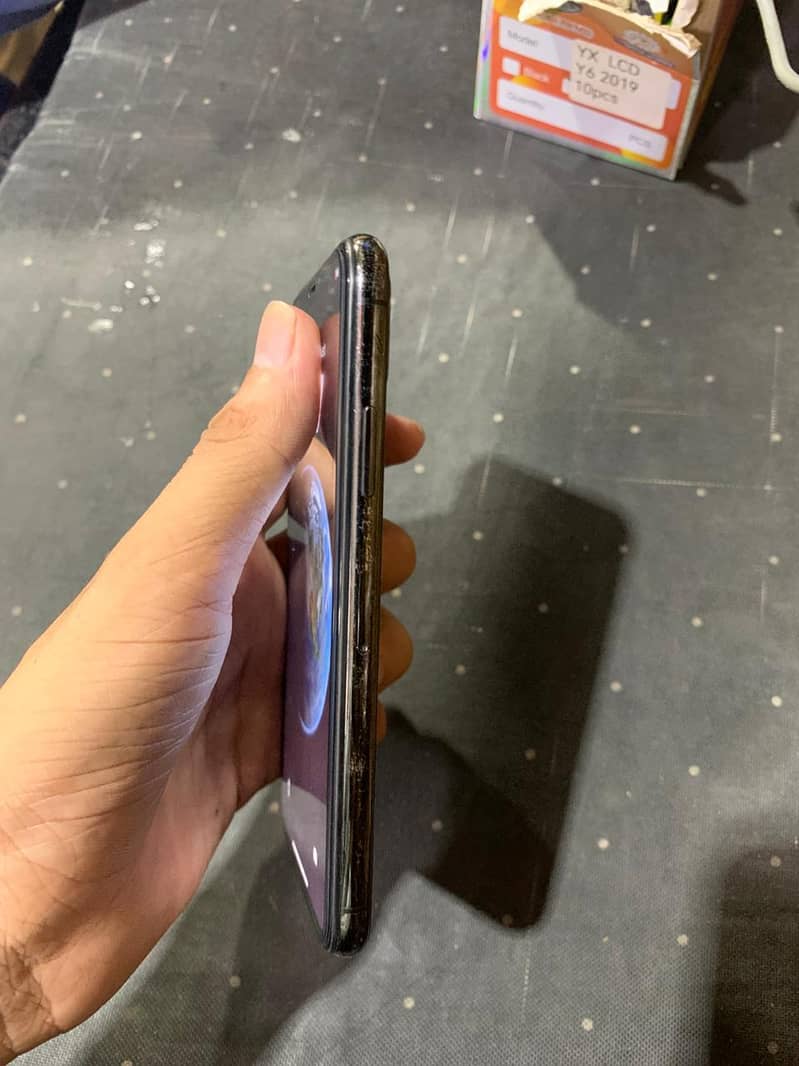 Apple iPhone X 3