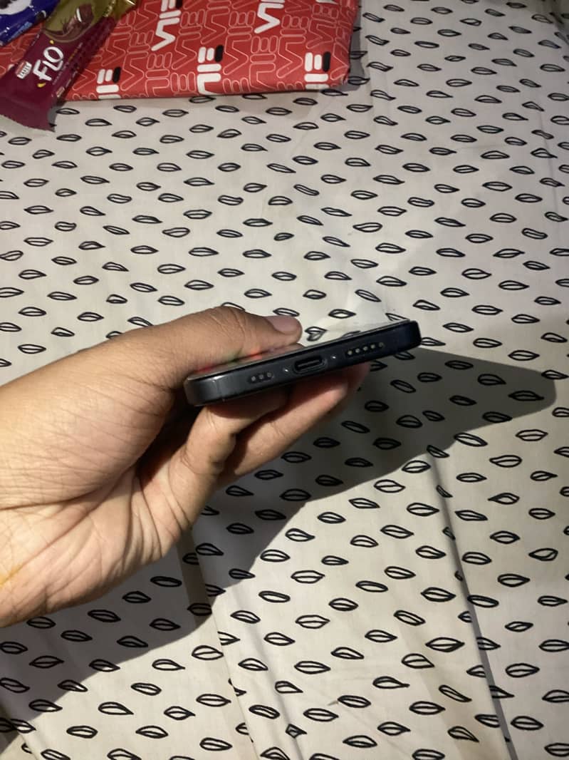 Apple iPhone 15 4
