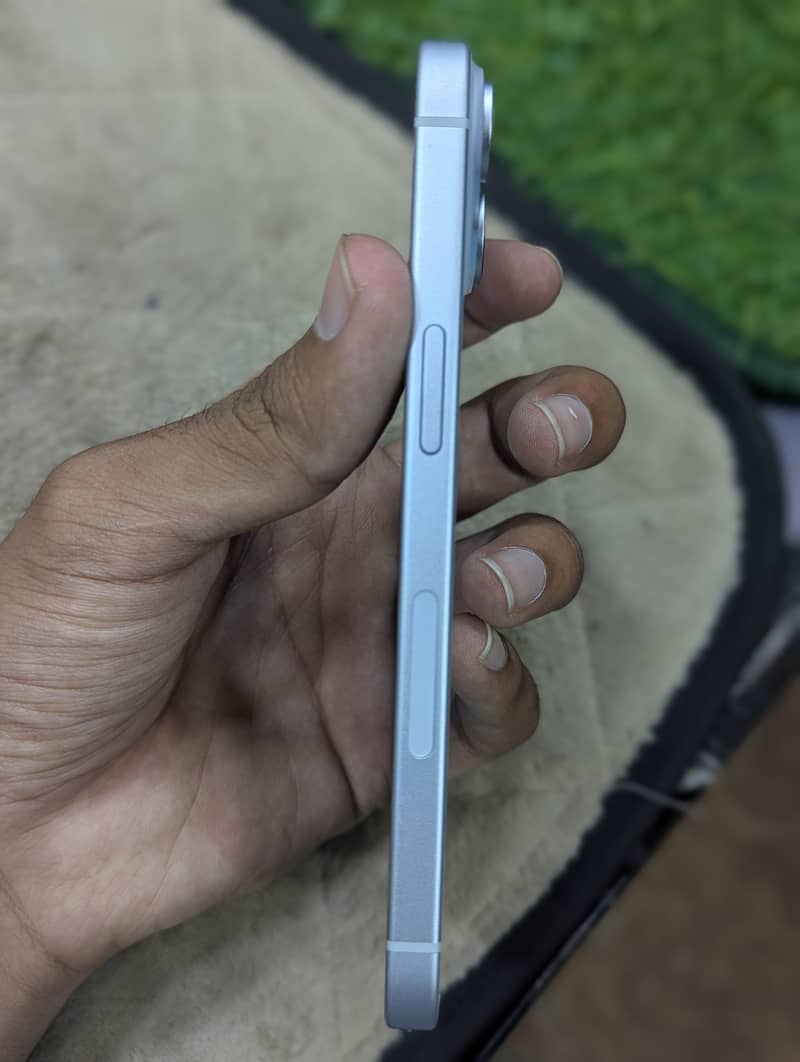 Apple iPhone 15 4