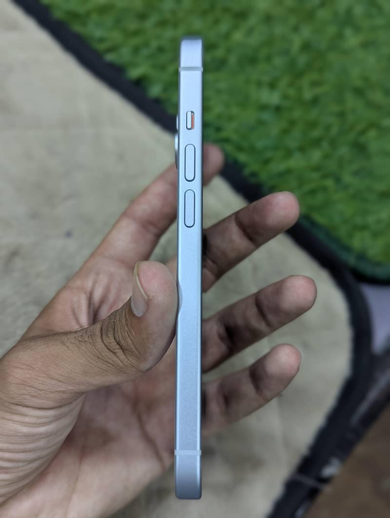 Apple iPhone 15 5