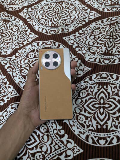 Tecno CAMON 30