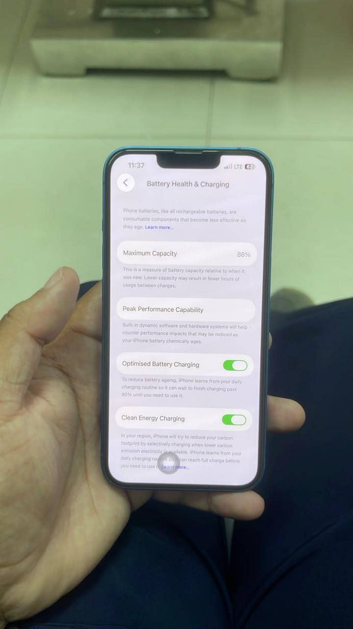 Apple iPhone 13 4