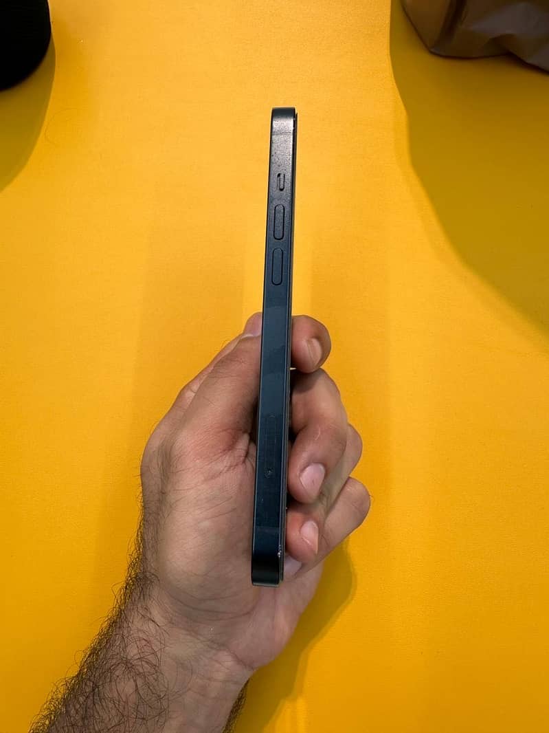 Apple iPhone 13 4