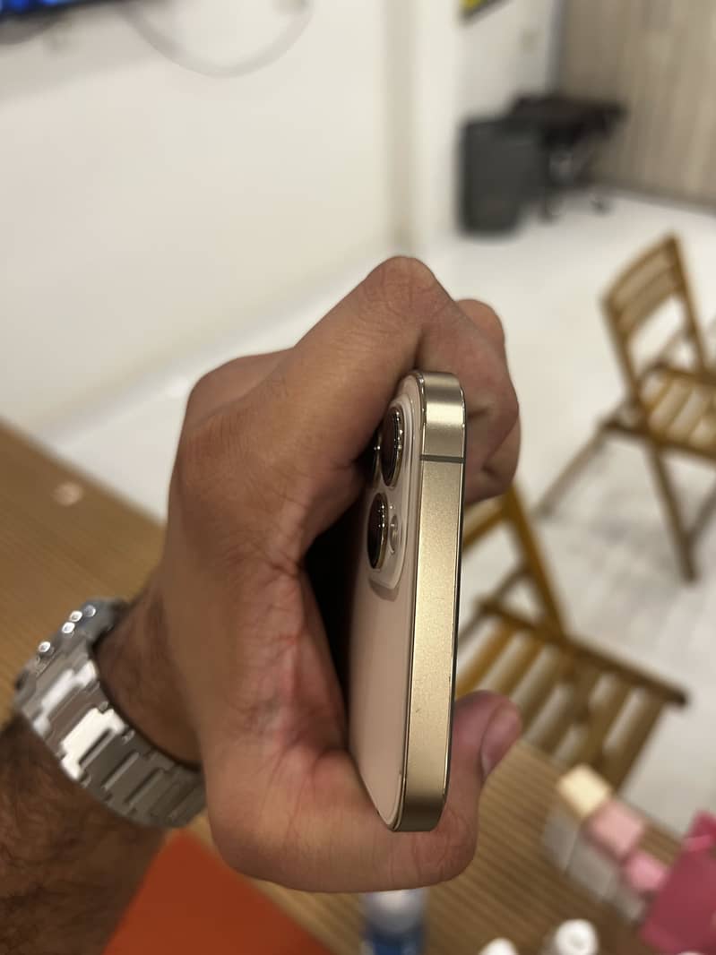 Apple iPhone 12 Pro Max 4