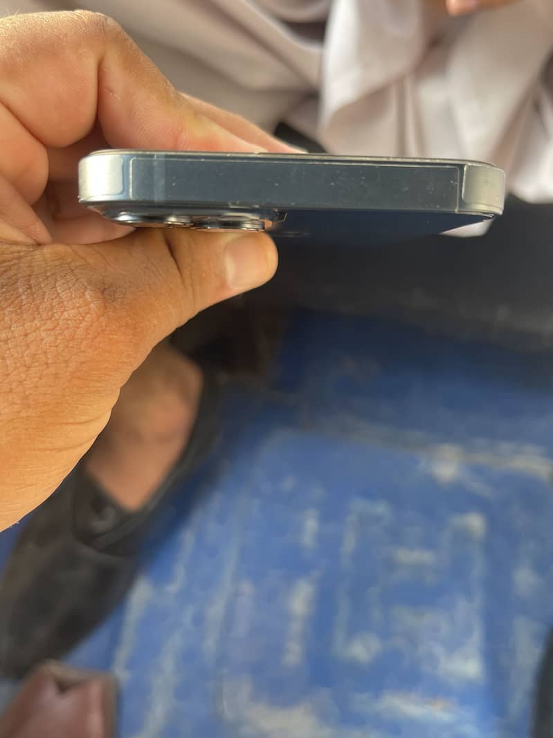 Apple iPhone 13 3
