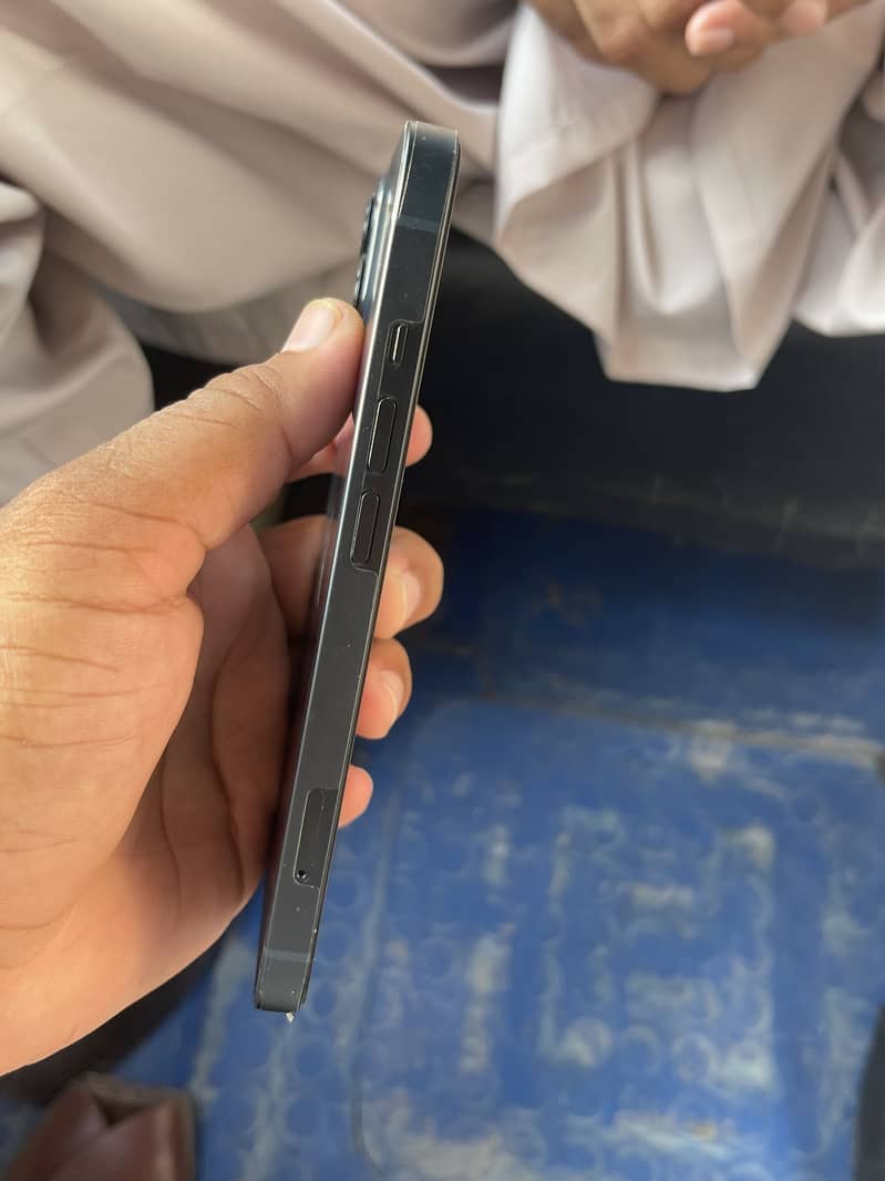 Apple iPhone 13 5
