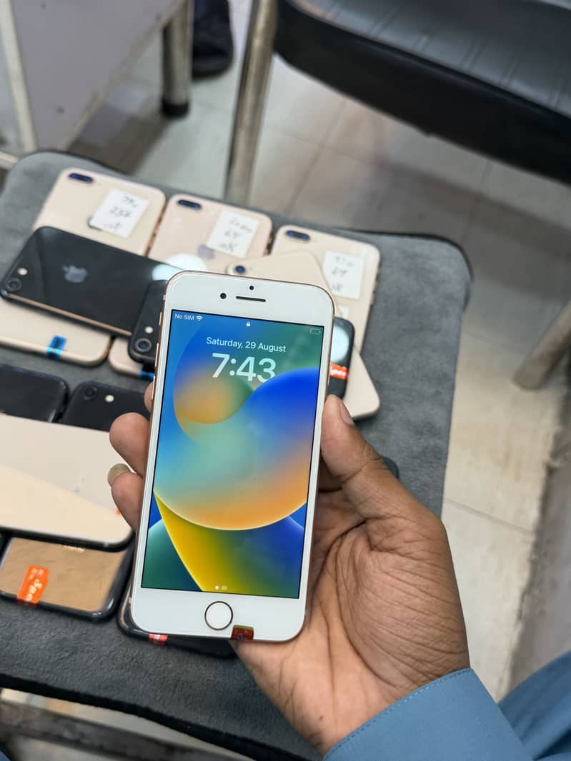 Apple iPhone 8 4