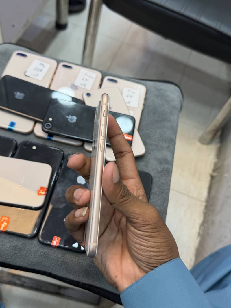 Apple iPhone 8 6