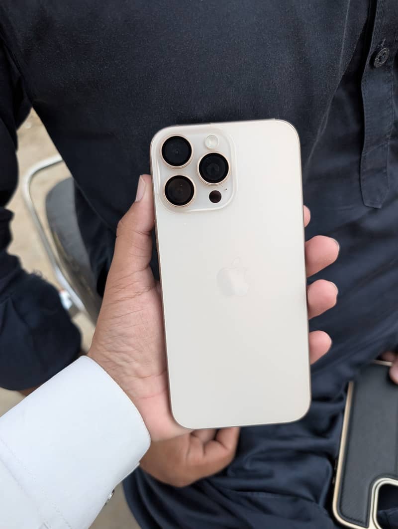 Apple iPhone 16 Pro Max 0
