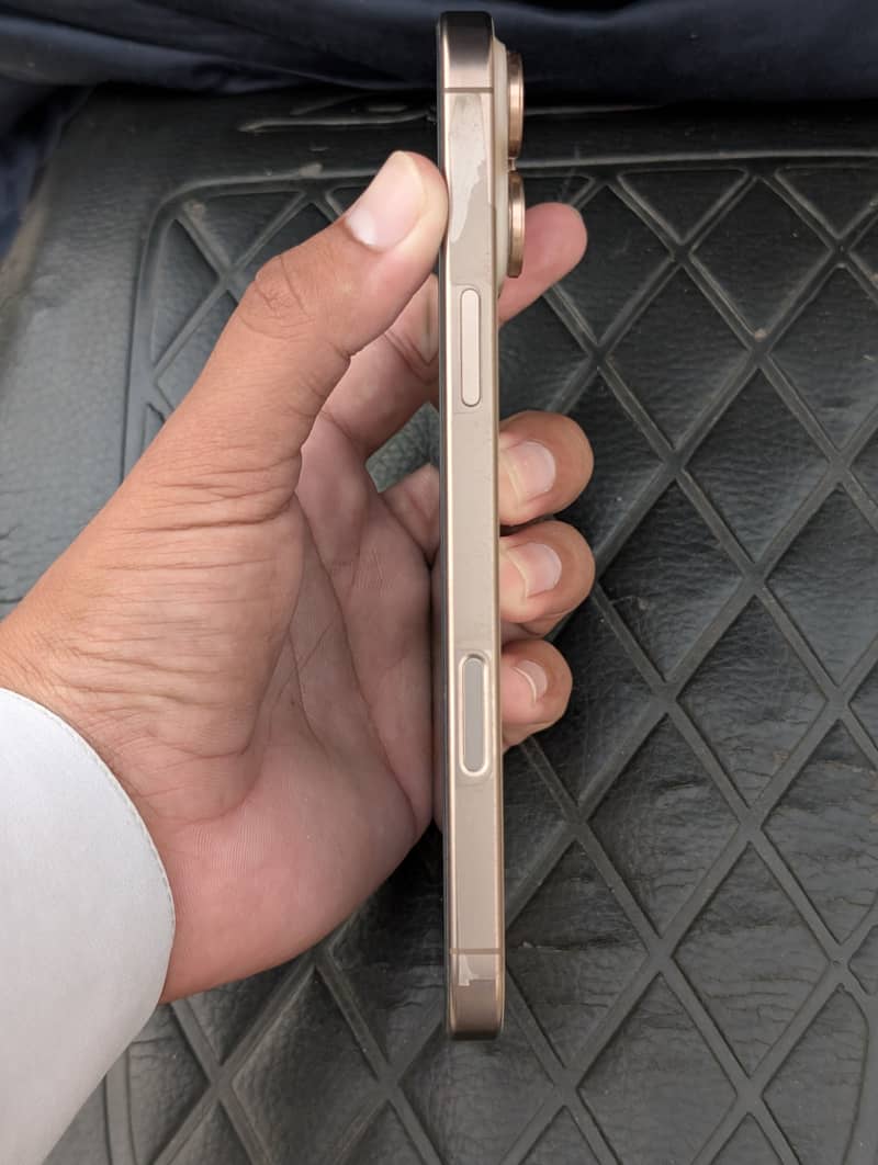 Apple iPhone 16 Pro Max 5