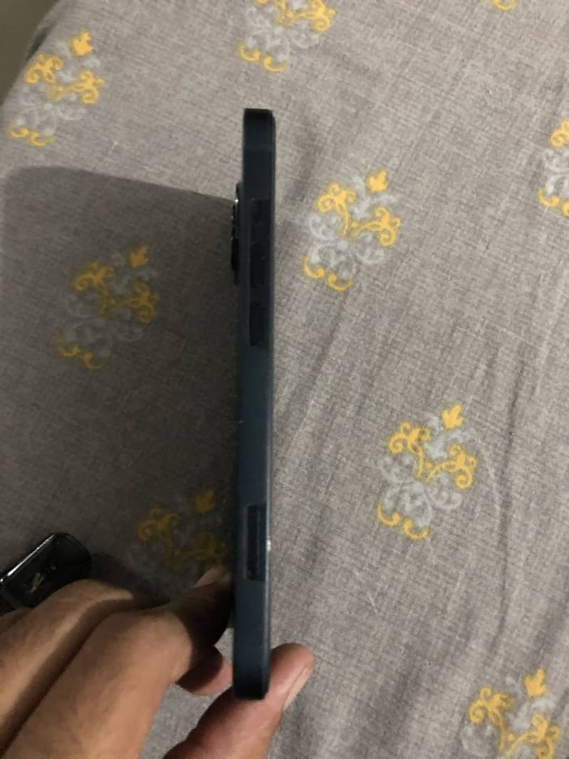 Apple iPhone 13 4