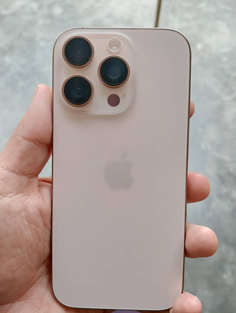 Apple iPhone 16 Pro 3