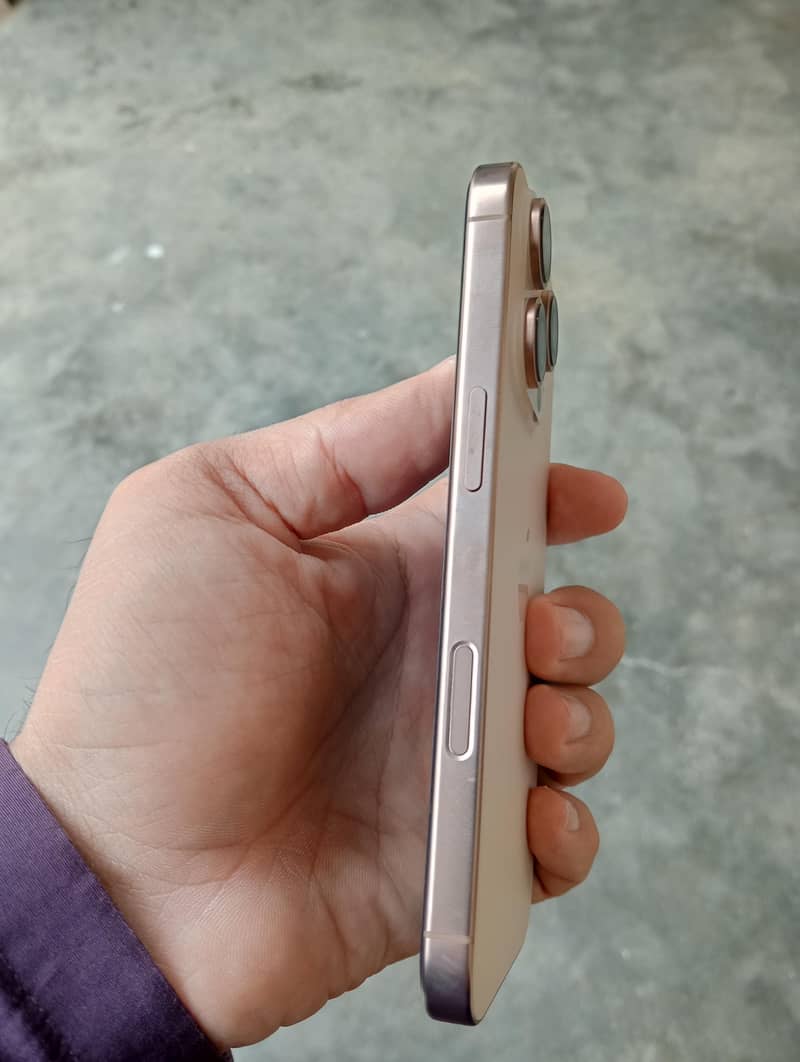Apple iPhone 16 Pro 4