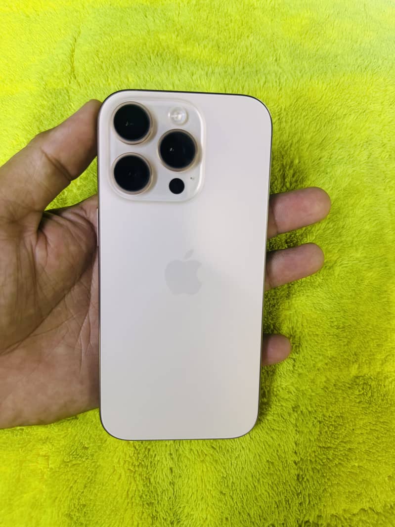 Apple iPhone 16 Pro 1