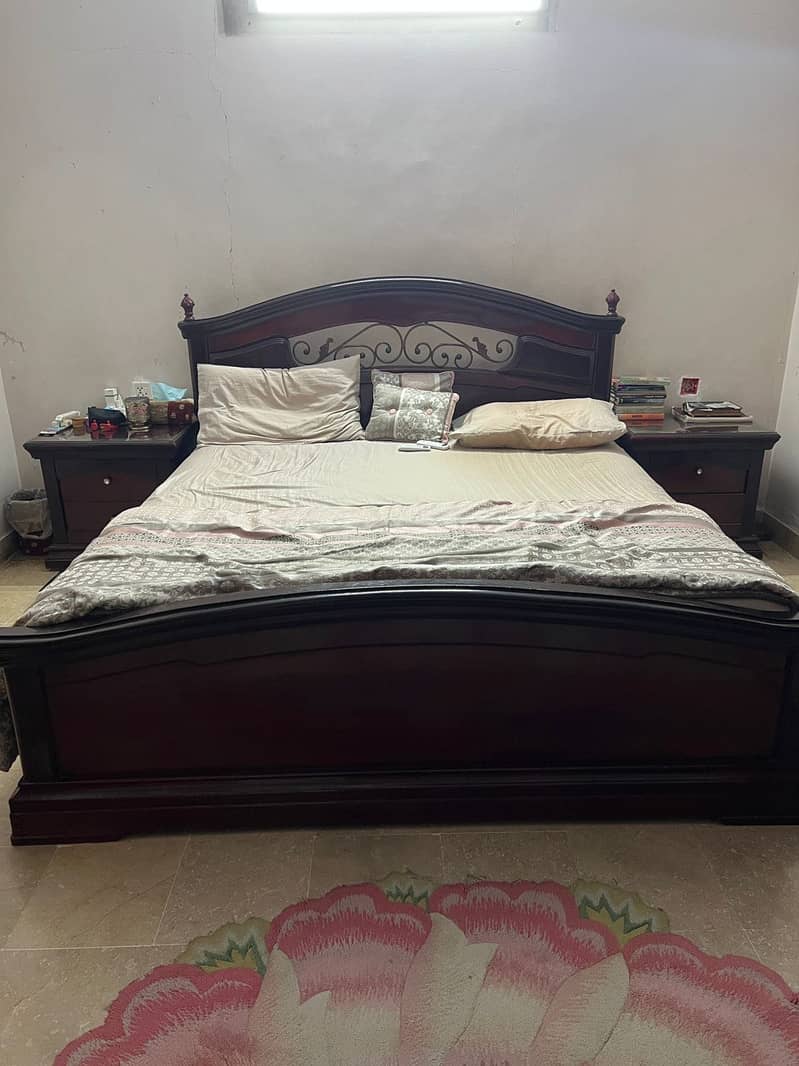 King sized bed set with 0