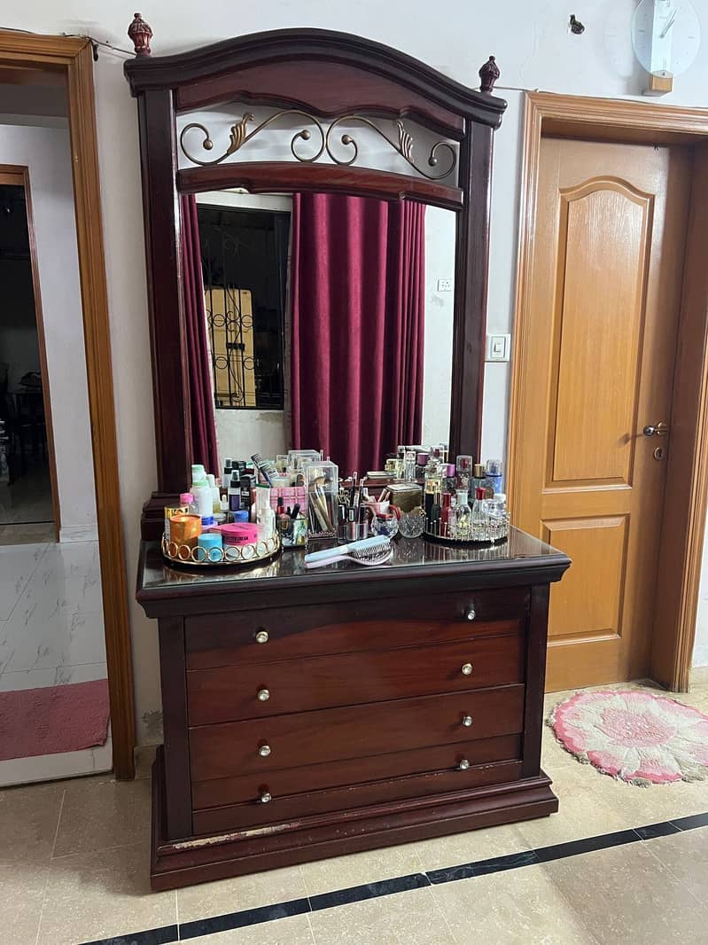 King sized bed set with 1