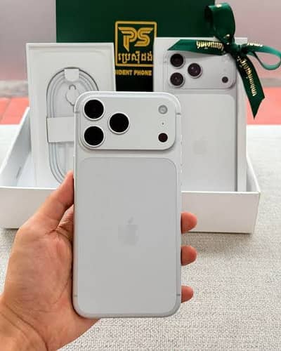 Apple iPhone 17 Pro Max white / 5 months warenty