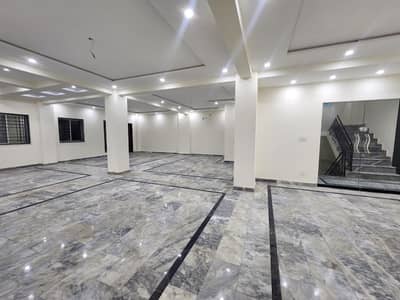 10 Marla Commercial Floor Available For Rent