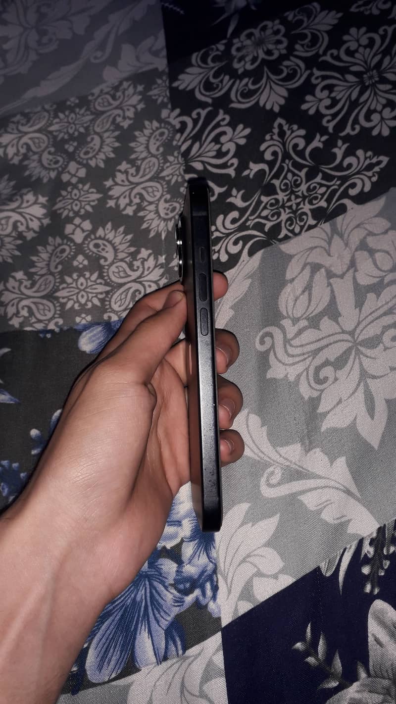 Apple iPhone 15 3