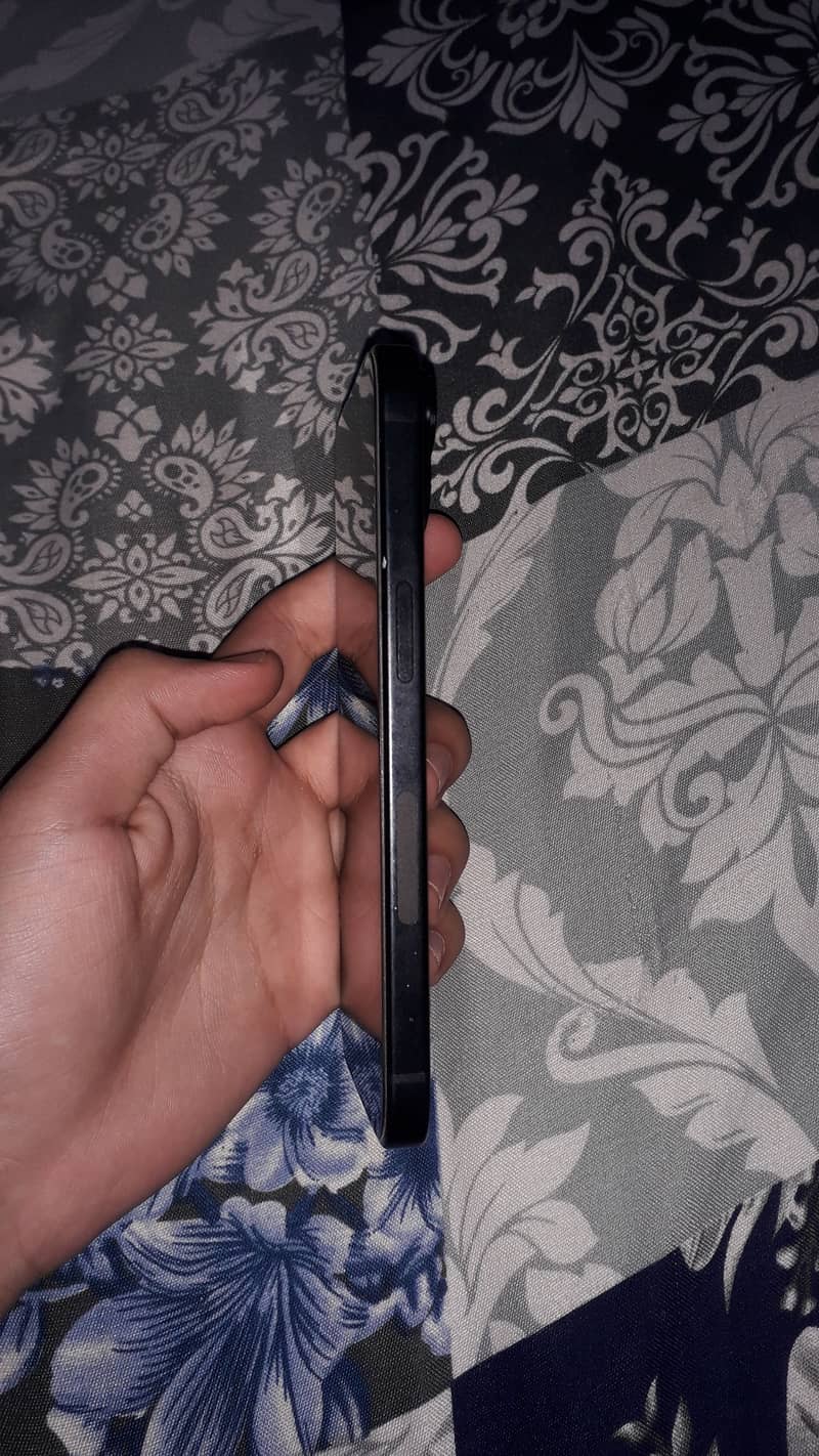 Apple iPhone 15 4