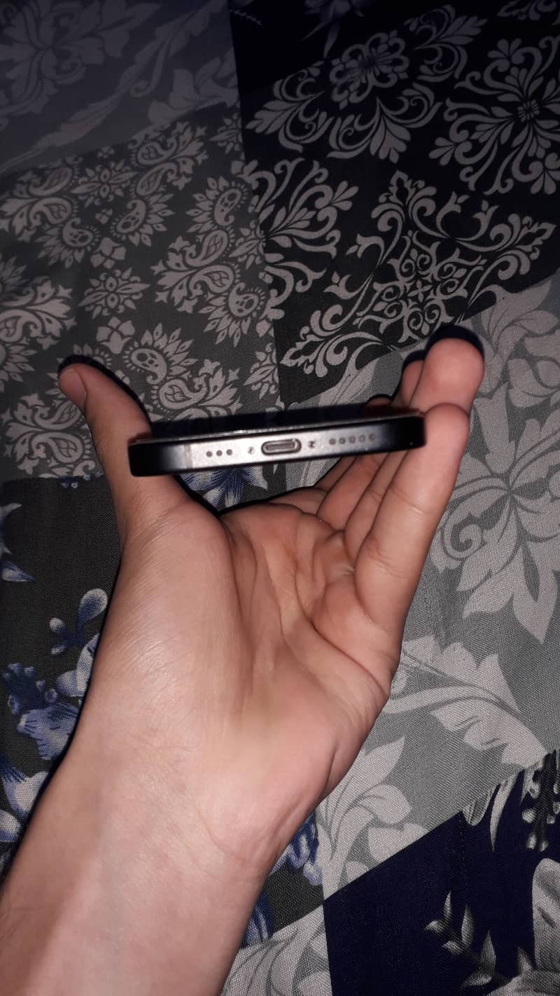 Apple iPhone 15 6