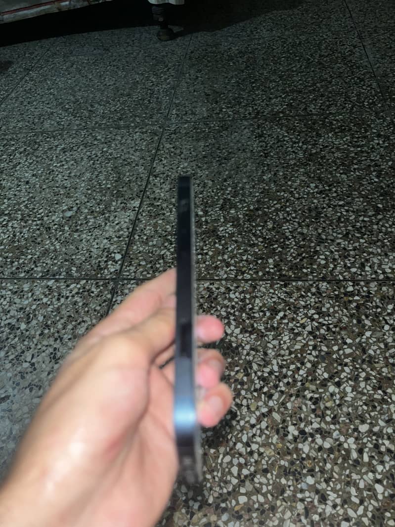 Apple iPhone 13 mini 4