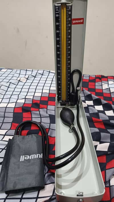 Yuwel bp operator with stethoscope
