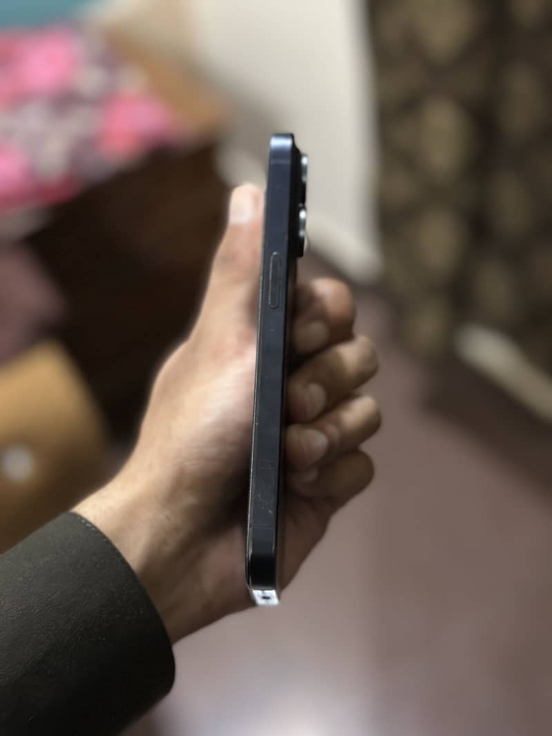Apple iPhone 15 Pro 2