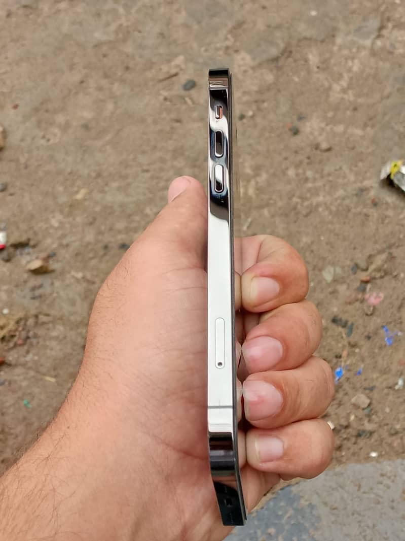 Apple iPhone 12 Pro 4