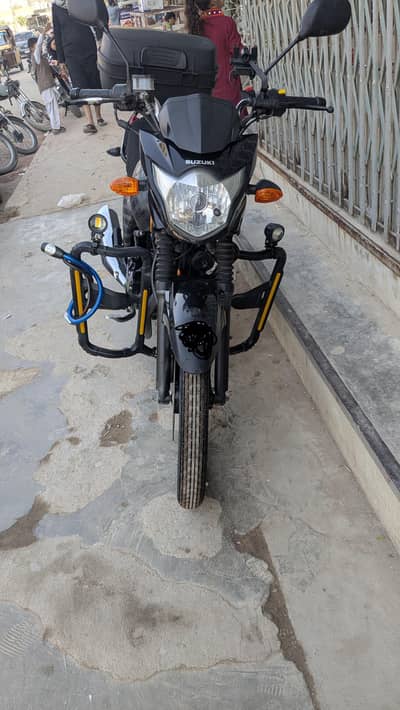 Suzuki gr 150     2022 model October ki registration ha .