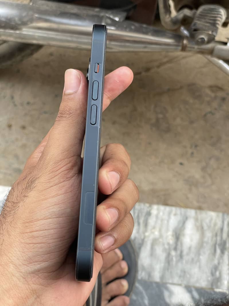 Apple iPhone 14 4