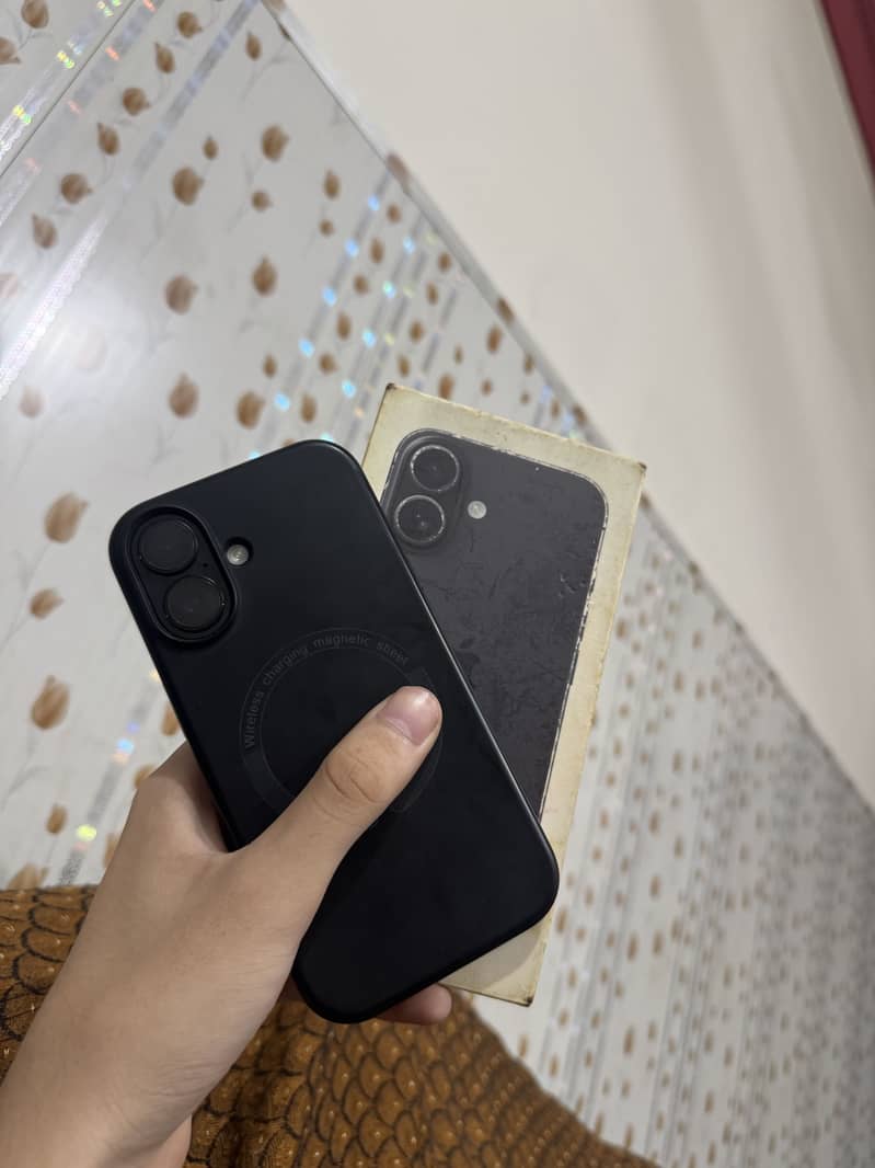Apple iPhone 16 with box 0