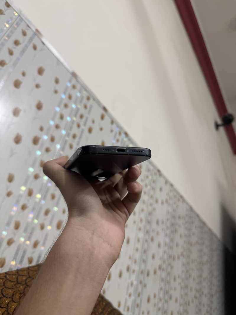 Apple iPhone 16 with box 5