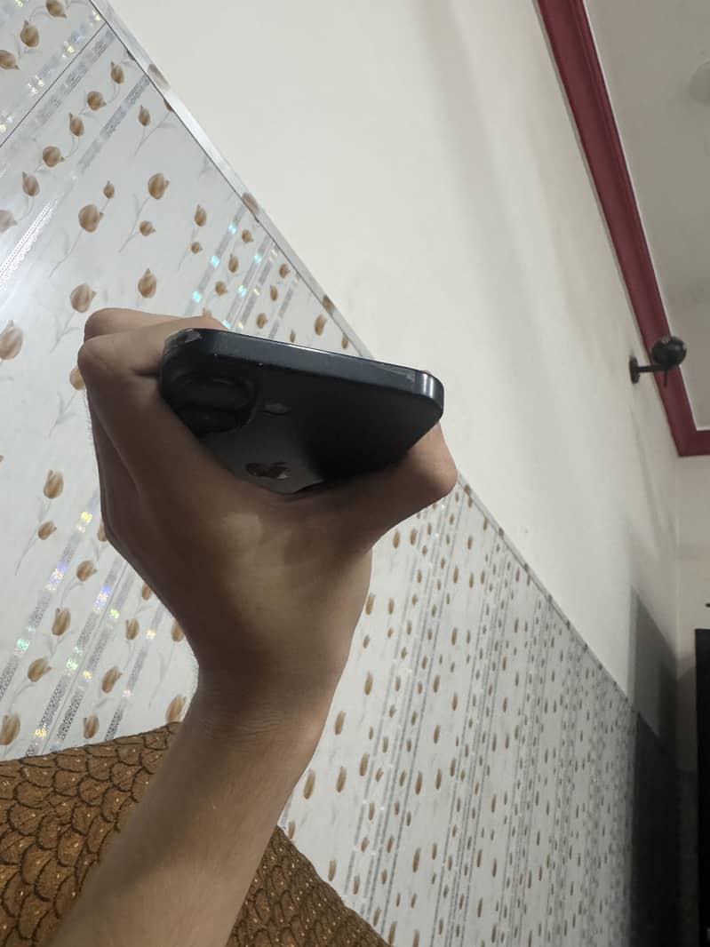 Apple iPhone 16 with box 6