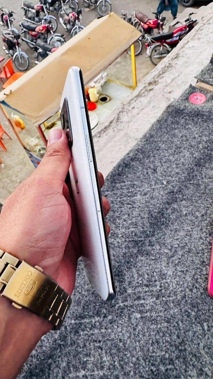 One Plus 10 Pro 4