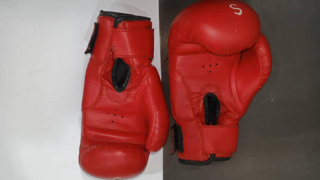 premium boxing gloves, 9/10 condition 2