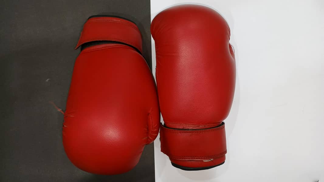 premium boxing gloves, 9/10 condition 3