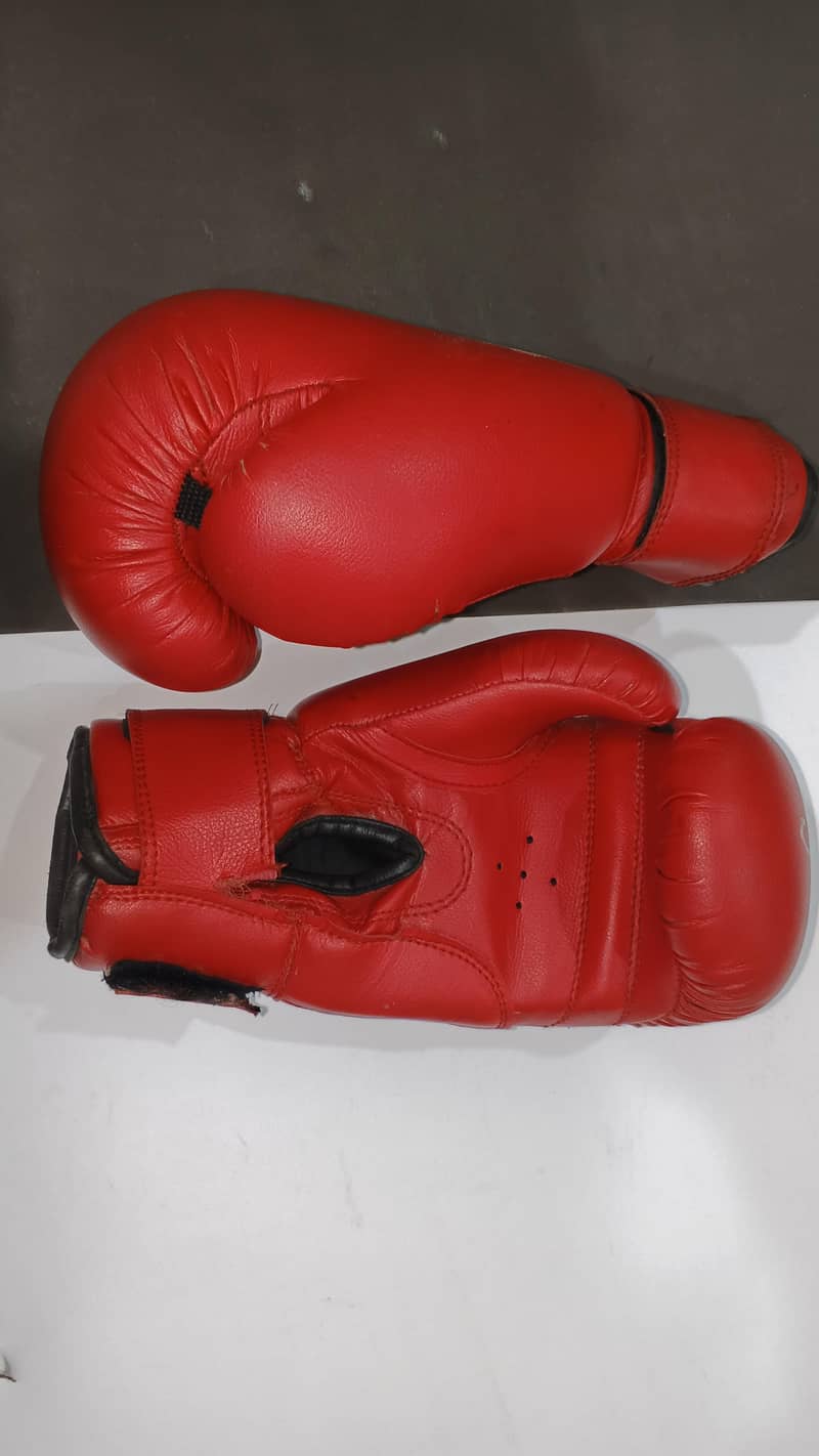 premium boxing gloves, 9/10 condition 4