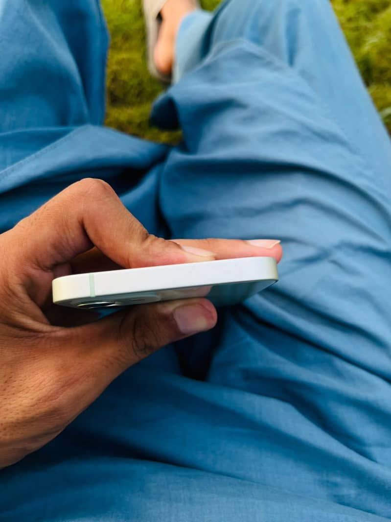 Apple iPhone 12 1