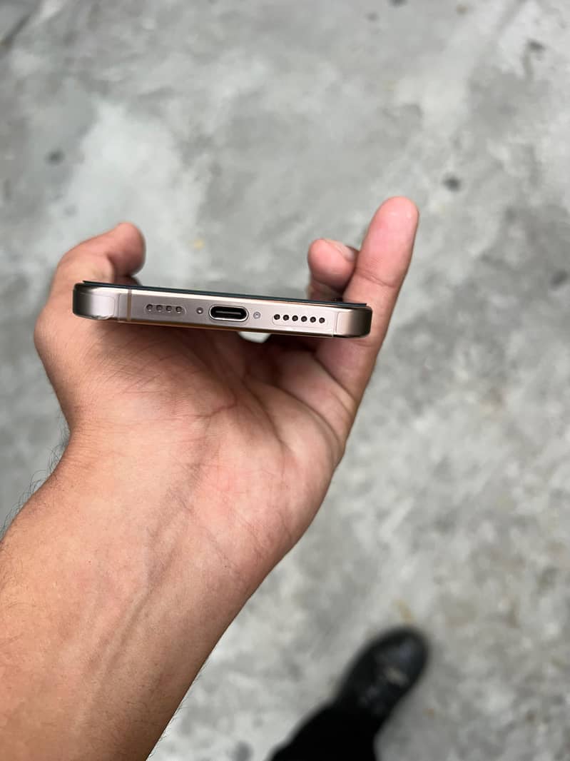 Apple iPhone 16 Pro Max 3