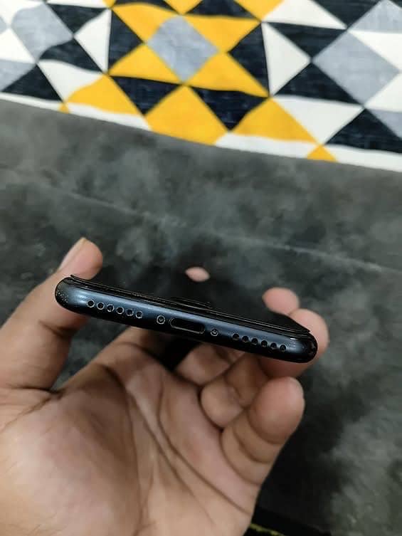Apple iPhone SE 10
