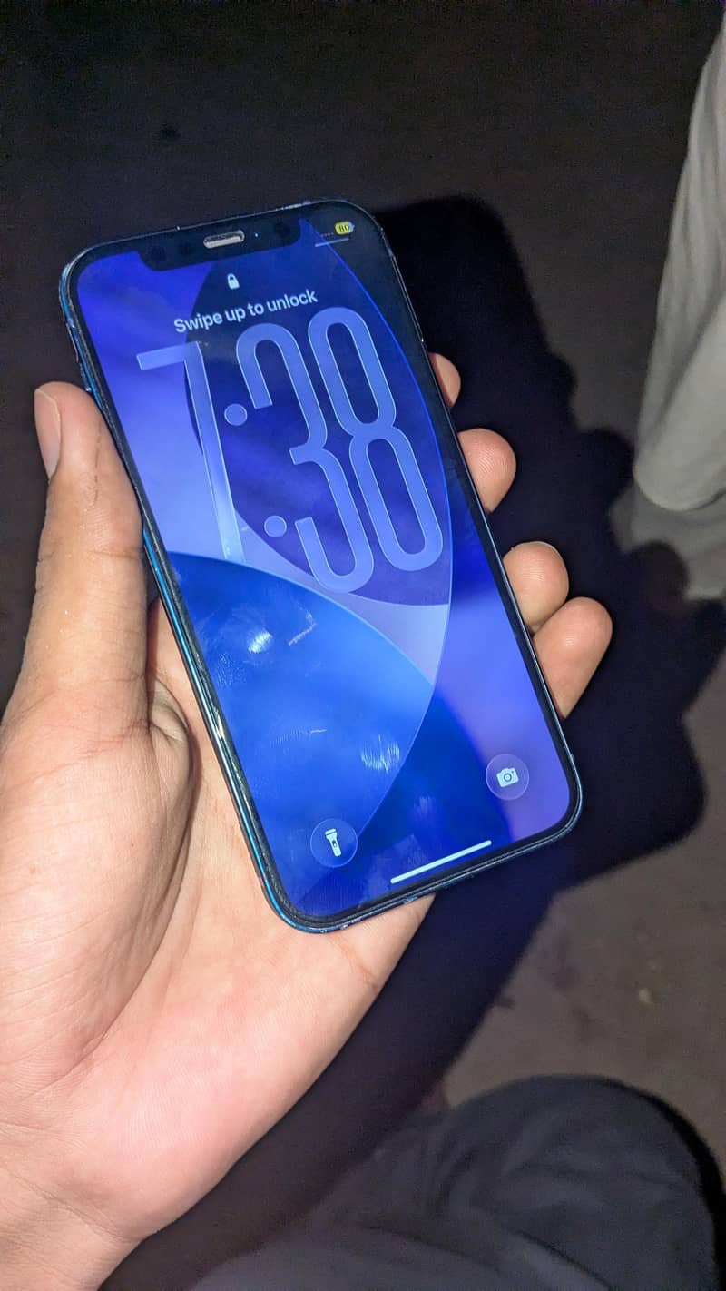 Apple iPhone 12 3